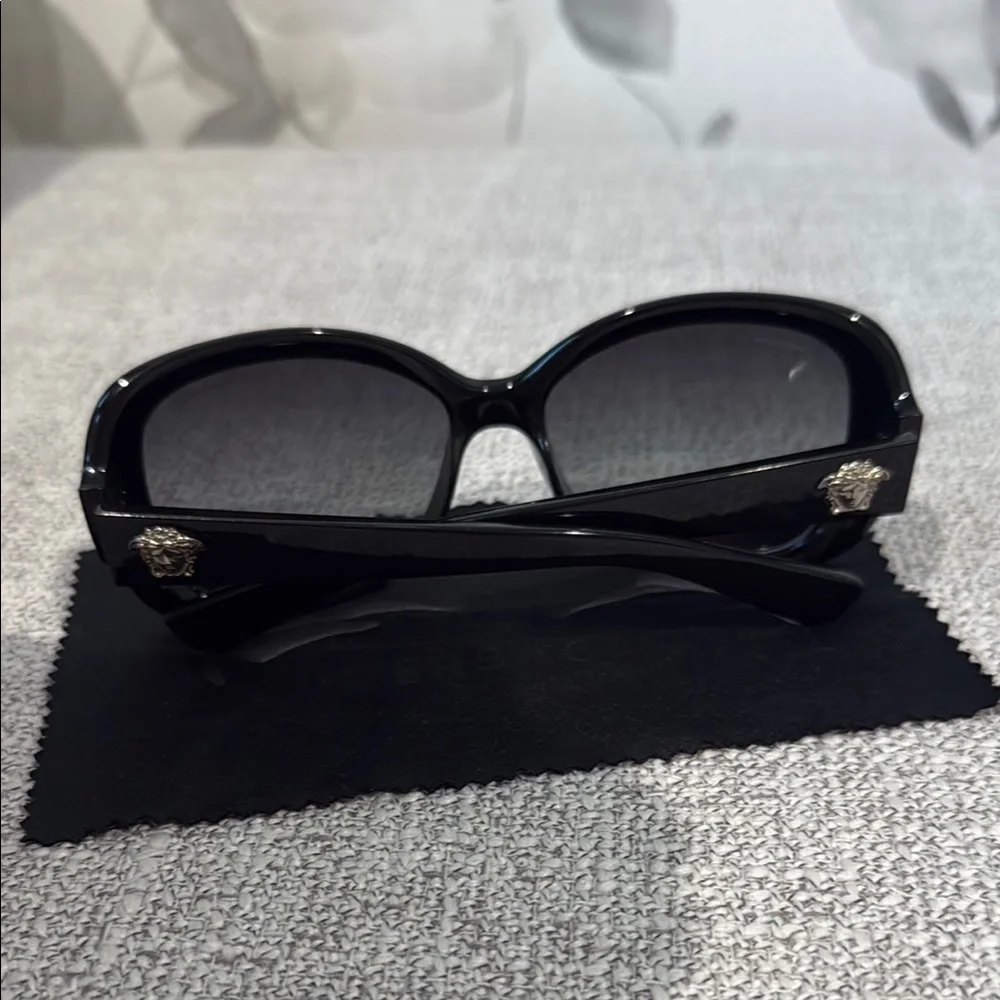 VERSACE Polarized Sunglasses - Picture 7 of 9